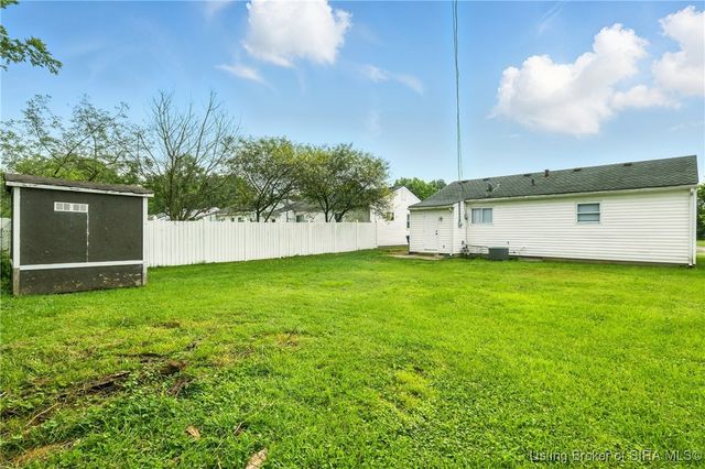 318 Villa Drive, Sellersburg, IN 47172