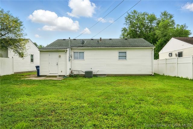 318 Villa Drive, Sellersburg, IN 47172