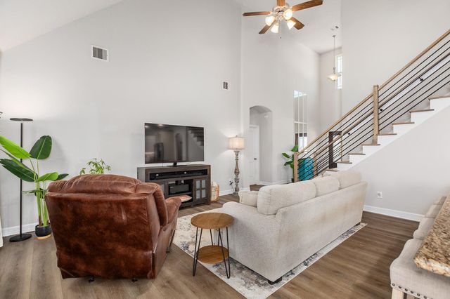 9810 Santa Anita Drive, Mont Belvieu, TX 77523