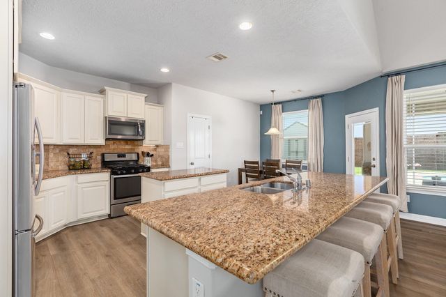 9810 Santa Anita Drive, Mont Belvieu, TX 77523