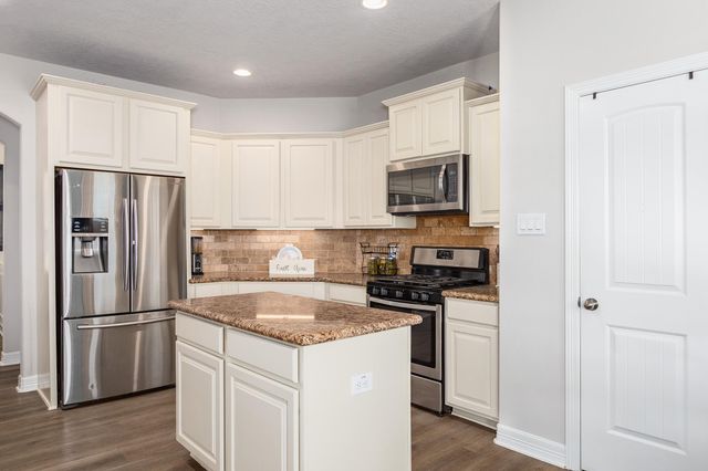 9810 Santa Anita Drive, Mont Belvieu, TX 77523