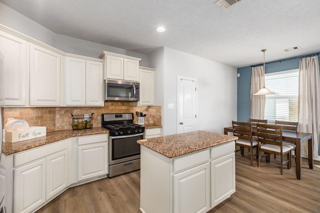 9810 Santa Anita Drive, Mont Belvieu, TX 77523
