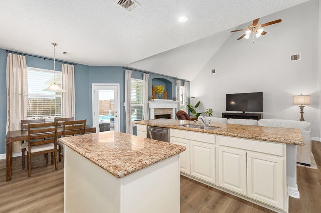 9810 Santa Anita Drive, Mont Belvieu, TX 77523