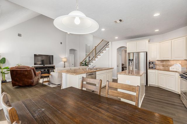9810 Santa Anita Drive, Mont Belvieu, TX 77523