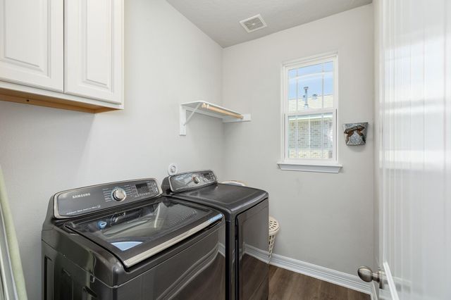 9810 Santa Anita Drive, Mont Belvieu, TX 77523