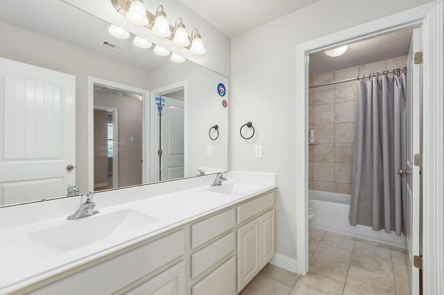 9810 Santa Anita Drive, Mont Belvieu, TX 77523