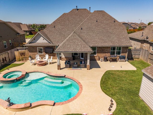 9810 Santa Anita Drive, Mont Belvieu, TX 77523
