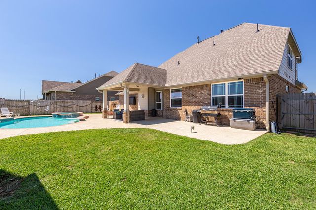 9810 Santa Anita Drive, Mont Belvieu, TX 77523