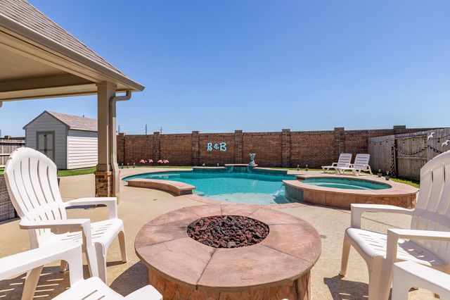 9810 Santa Anita Drive, Mont Belvieu, TX 77523