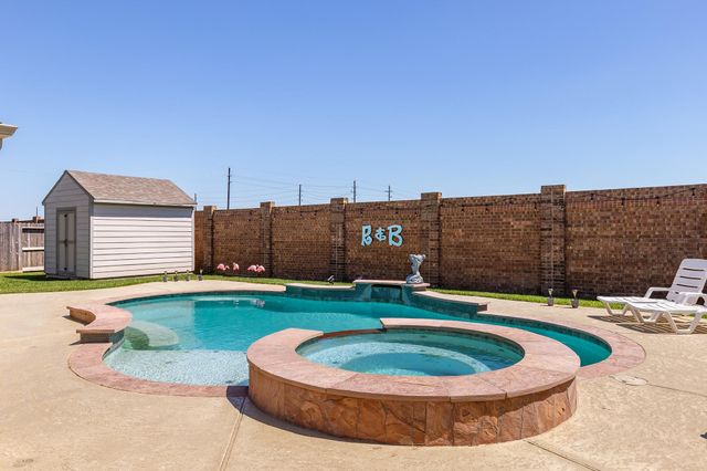 9810 Santa Anita Drive, Mont Belvieu, TX 77523
