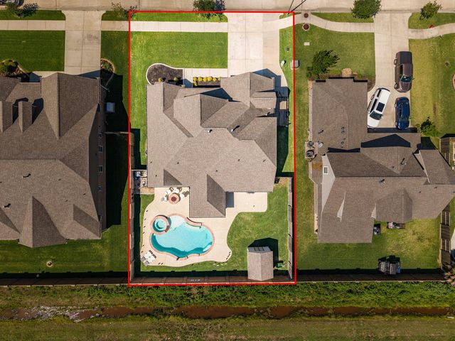 9810 Santa Anita Drive, Mont Belvieu, TX 77523