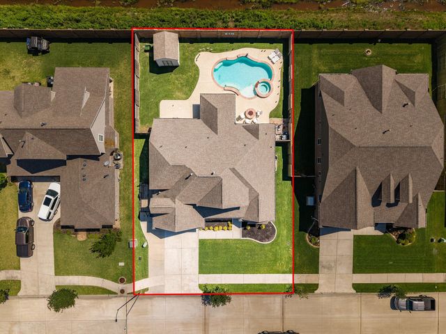 9810 Santa Anita Drive, Mont Belvieu, TX 77523
