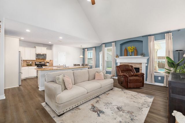 9810 Santa Anita Drive, Mont Belvieu, TX 77523