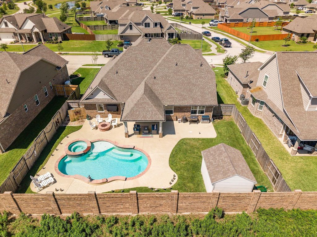9810 Santa Anita Drive, Mont Belvieu, TX 77523