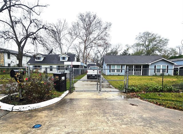 1319 E Main Street, Humble, TX 77338