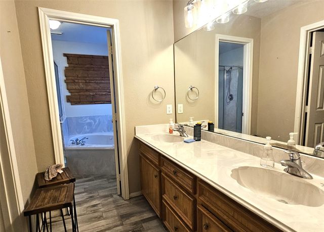 1319 E Main Street, Humble, TX 77338