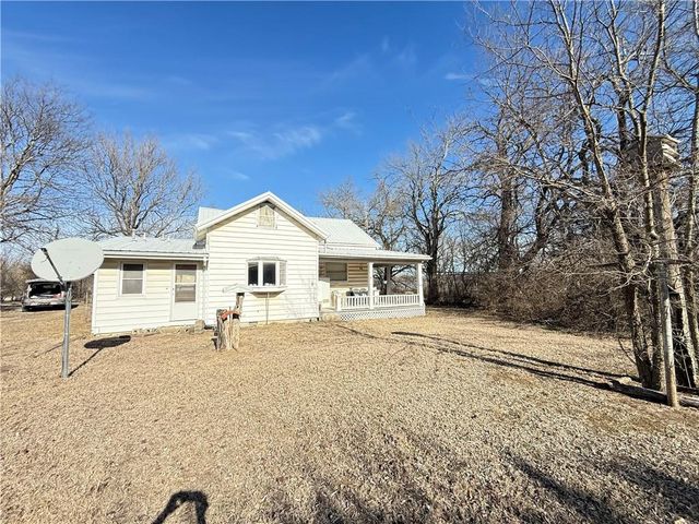 18794 Mckinley Lake Road, Parsons, KS 67357