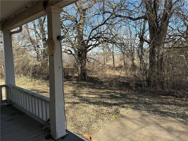 18794 Mckinley Lake Road, Parsons, KS 67357