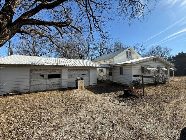18794 Mckinley Lake Road, Parsons, KS 67357
