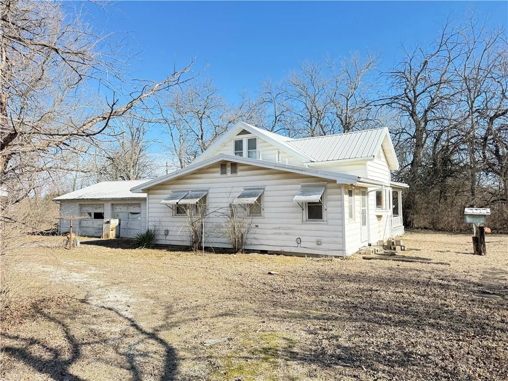 18794 Mckinley Lake Road, Parsons, KS 67357