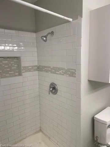 100 W Hickory Grove Road 7, Bloomfield Hills, MI 48304