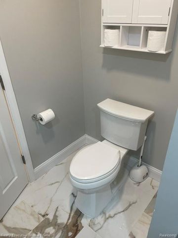 100 W Hickory Grove Road 7, Bloomfield Hills, MI 48304