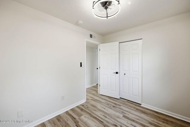 9403 Moonridge Pl, Louisville, KY 40229