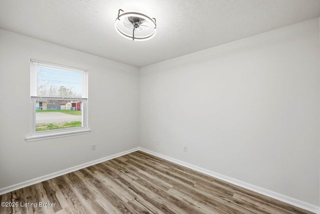 9403 Moonridge Pl, Louisville, KY 40229