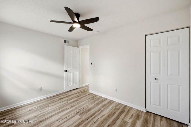 9403 Moonridge Pl, Louisville, KY 40229