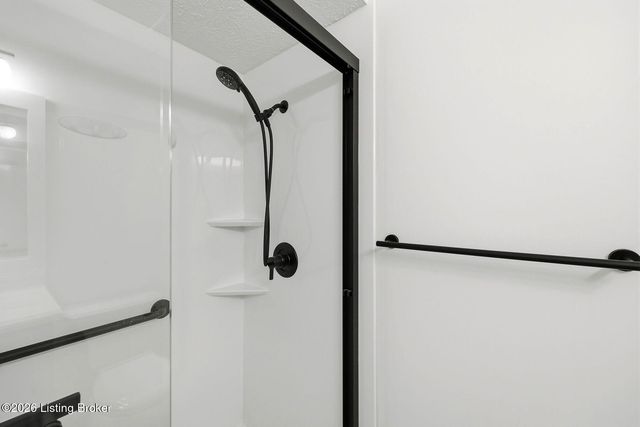 9403 Moonridge Pl, Louisville, KY 40229