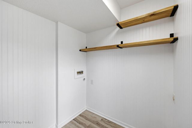 9403 Moonridge Pl, Louisville, KY 40229