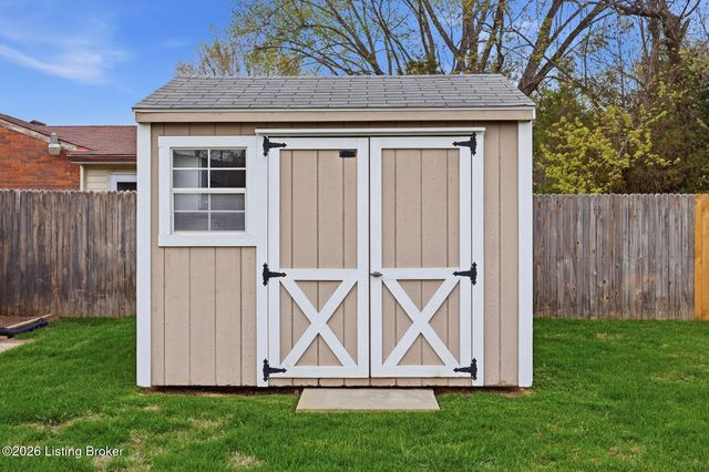 9403 Moonridge Pl, Louisville, KY 40229