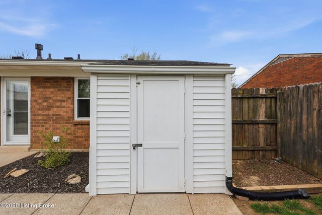 9403 Moonridge Pl, Louisville, KY 40229