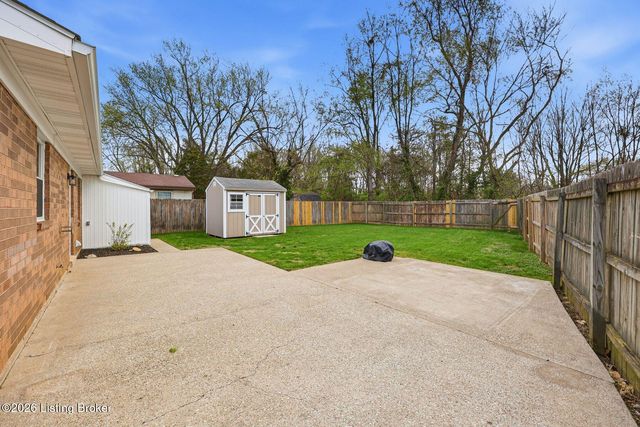 9403 Moonridge Pl, Louisville, KY 40229