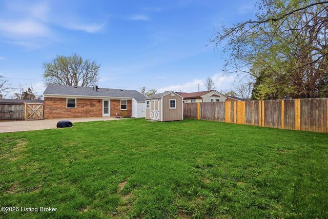 9403 Moonridge Pl, Louisville, KY 40229