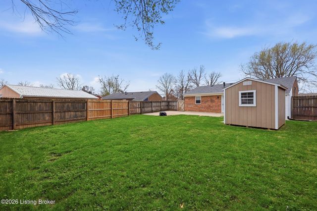 9403 Moonridge Pl, Louisville, KY 40229