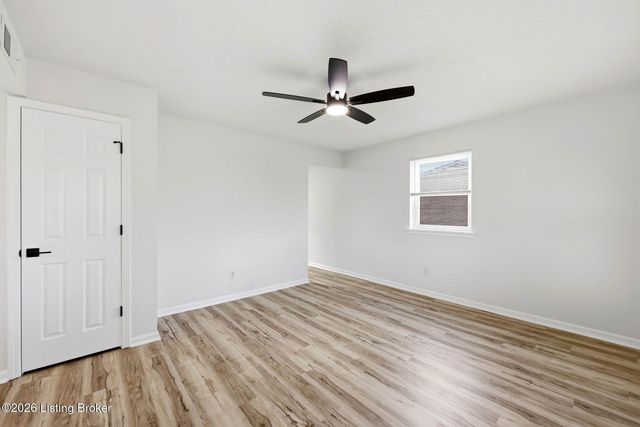 9403 Moonridge Pl, Louisville, KY 40229