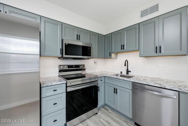 9403 Moonridge Pl, Louisville, KY 40229