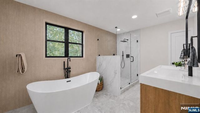 4 Atkins Court, Clifton, NJ 07013