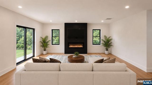 4 Atkins Court, Clifton, NJ 07013