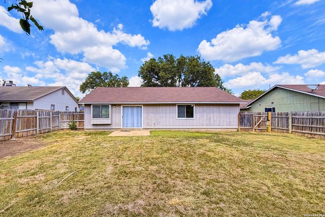 9806 Broad Forest St, San Antonio, TX 78250