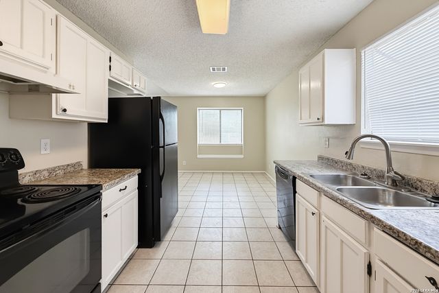 9806 Broad Forest St, San Antonio, TX 78250
