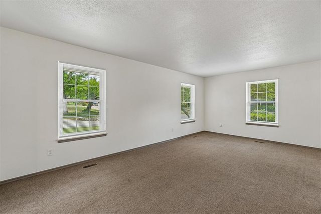2709 Trail Creek Road, Edmond, OK 73012
