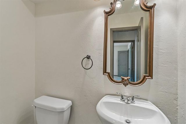 2709 Trail Creek Road, Edmond, OK 73012
