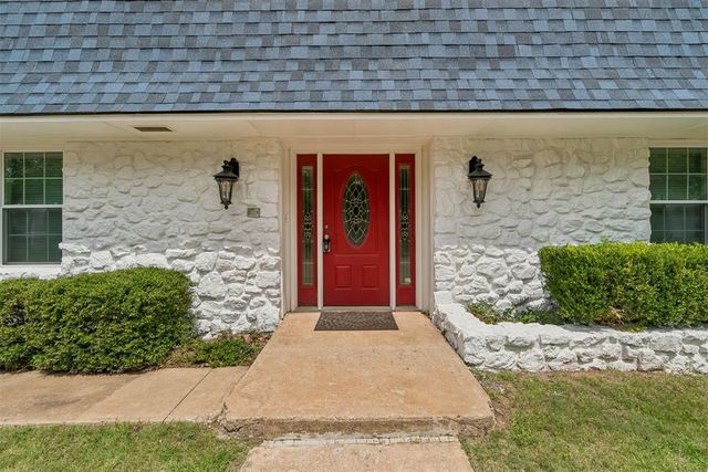 2709 Trail Creek Road, Edmond, OK 73012