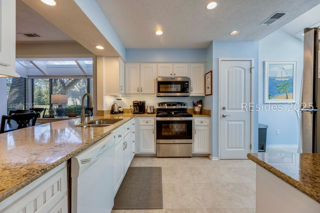 60 Carnoustie Rd Apt 928, Hilton Head Island, SC 29928