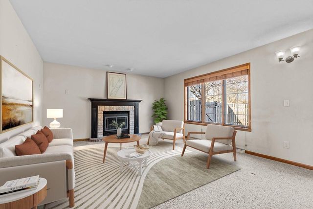 2189 E PRAIRIE CREEK DRIVE, Neenah, WI 54956