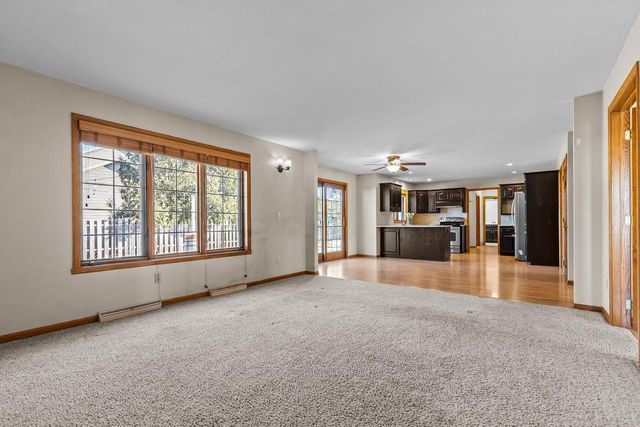 2189 E PRAIRIE CREEK DRIVE, Neenah, WI 54956