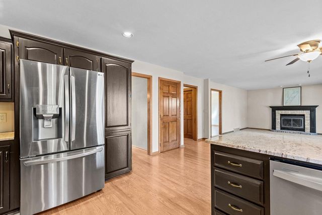 2189 E PRAIRIE CREEK DRIVE, Neenah, WI 54956