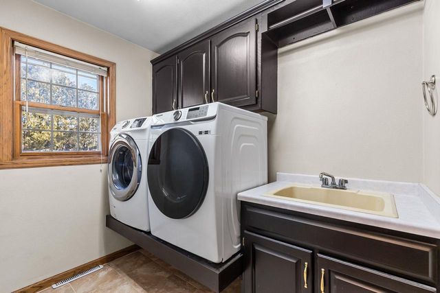 2189 E PRAIRIE CREEK DRIVE, Neenah, WI 54956